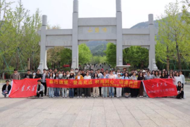 材料学院研究生会举办“春行佛慧，登高见远”活动