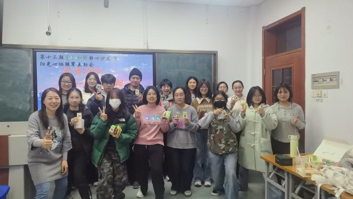 外国语学院组织开展“破茧2025·启航2026”沙龙活动